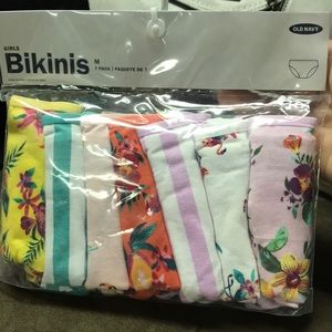 Old Navy Accessories - Girls Bikini fit Underwear- Size Medium Old Navy Accessories - Girls Bikini fit Underwear- Size Medium